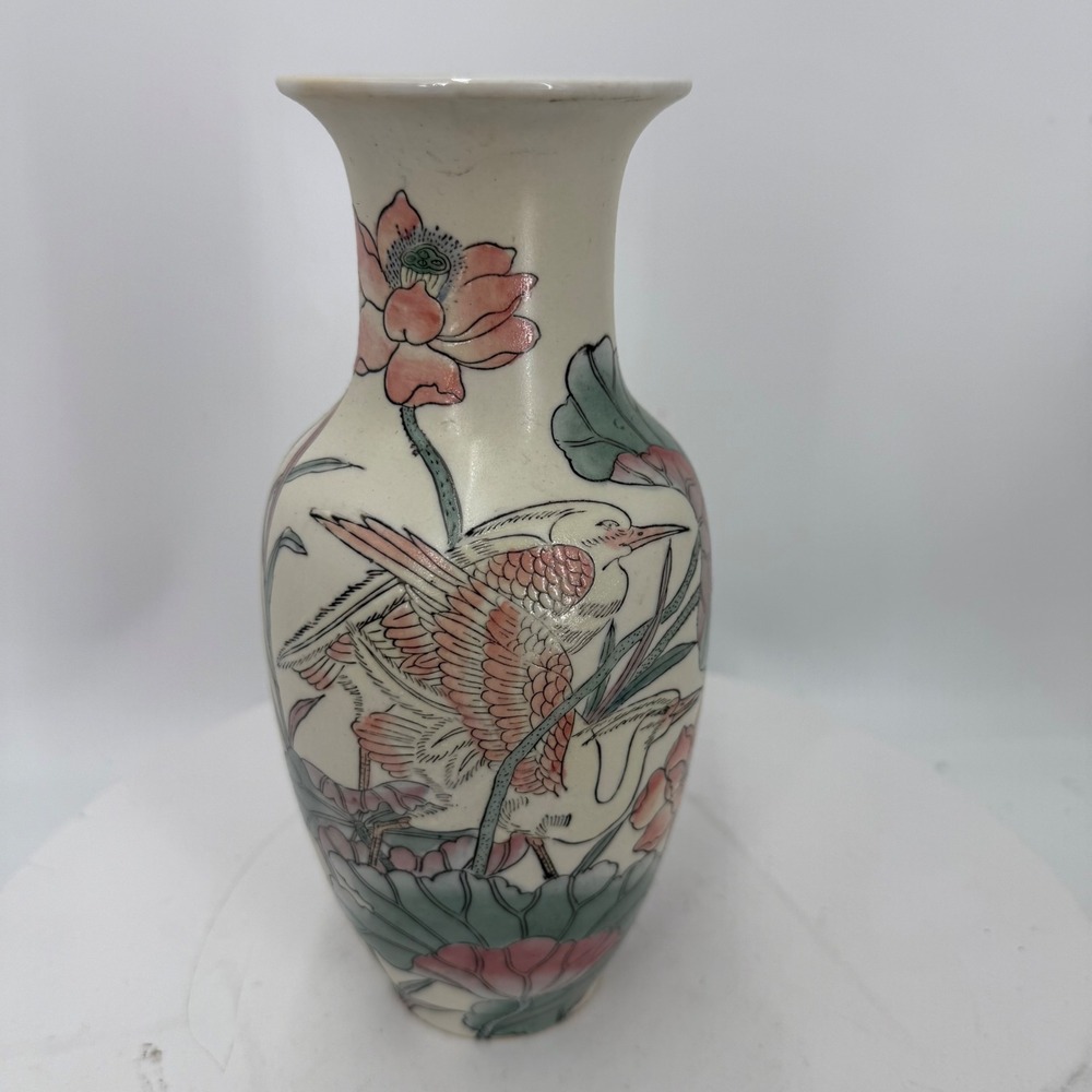 1.a.0.0.0.8.j Vtg Macau Chinese Porcelain Vase Hand Painted Birds Lotus 8"